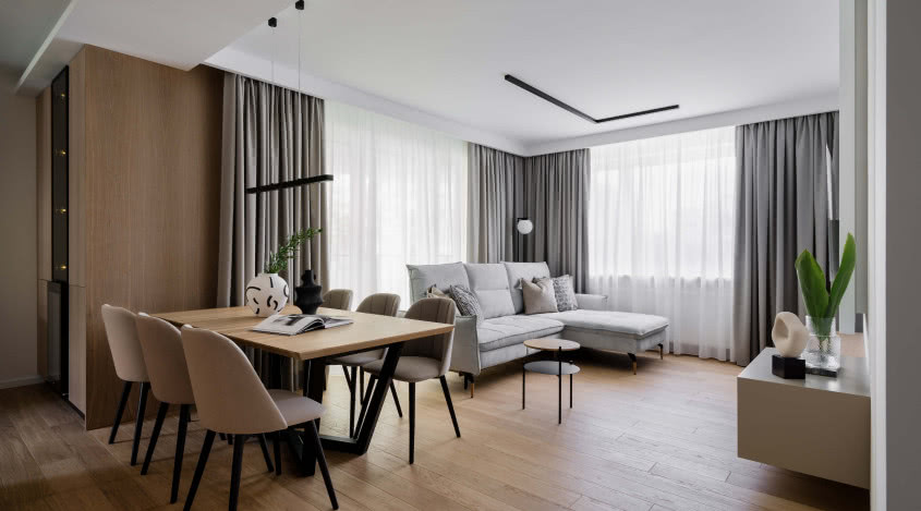 Wnętrza w kolorach ziemi. Zaglądamy do mieszkania na Żoliborzu Artystycznym