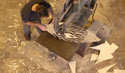 Lampy i meble z drewna. Ekodesign Davida Trubridge'a