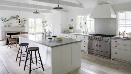 Czy biała kuchnia to dobry wybór? Pomysł na aranżacje w 4 stylach