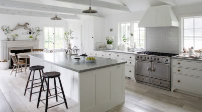 Czy biała kuchnia to dobry wybór? Pomysł na aranżacje w 4 stylach