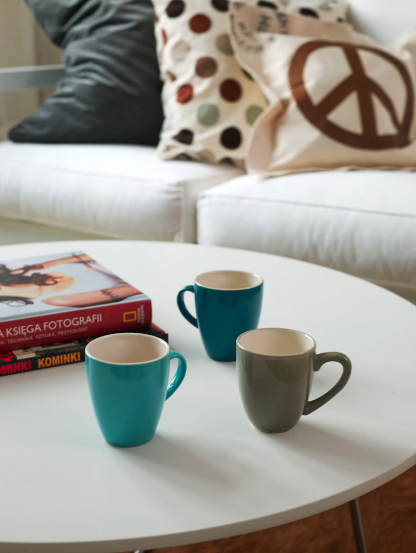 Jasne kolory i proste, nowoczesne przedmioty...