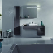 Umywalka iCon z ozdobną mydelniczką