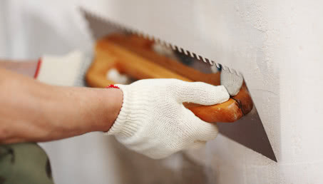 Żywica na ścianę - czym jest i jak ją nałożyć krok po kroku?