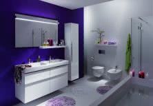 Biel i fiolet - kolory w łazience 