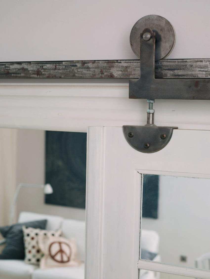 System stalowych bloczków i suwnic, na którym...