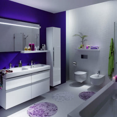 Biel i fiolet - kolory w łazience