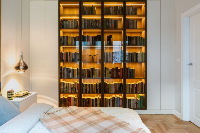 podświetlona zabudowa na książki