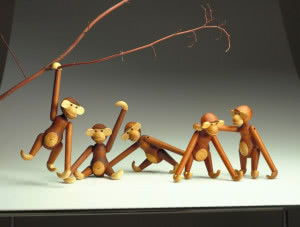zabawka dla dzieci drewniana małpka Kaya Bojesena