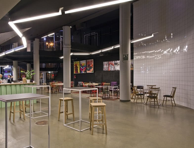 Foyer Kina Nowe Horyzontywe we Wrocławiu -...