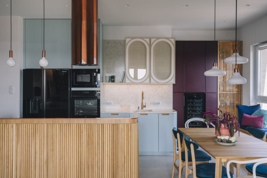 Wyspa kuchenna została obudowana drewnianą...