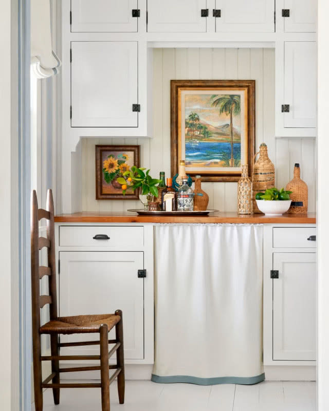 biała kuchnia w stylu rustykalnym