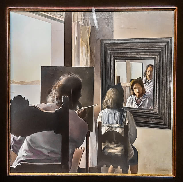 dali i gala odbija się w lustrze