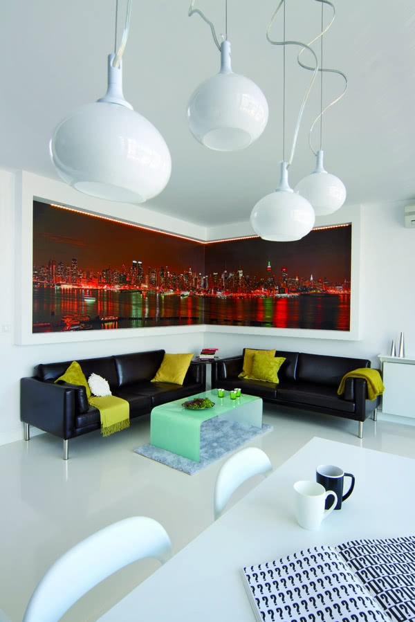 Siedząc przy stole, można rzucić okiem na......