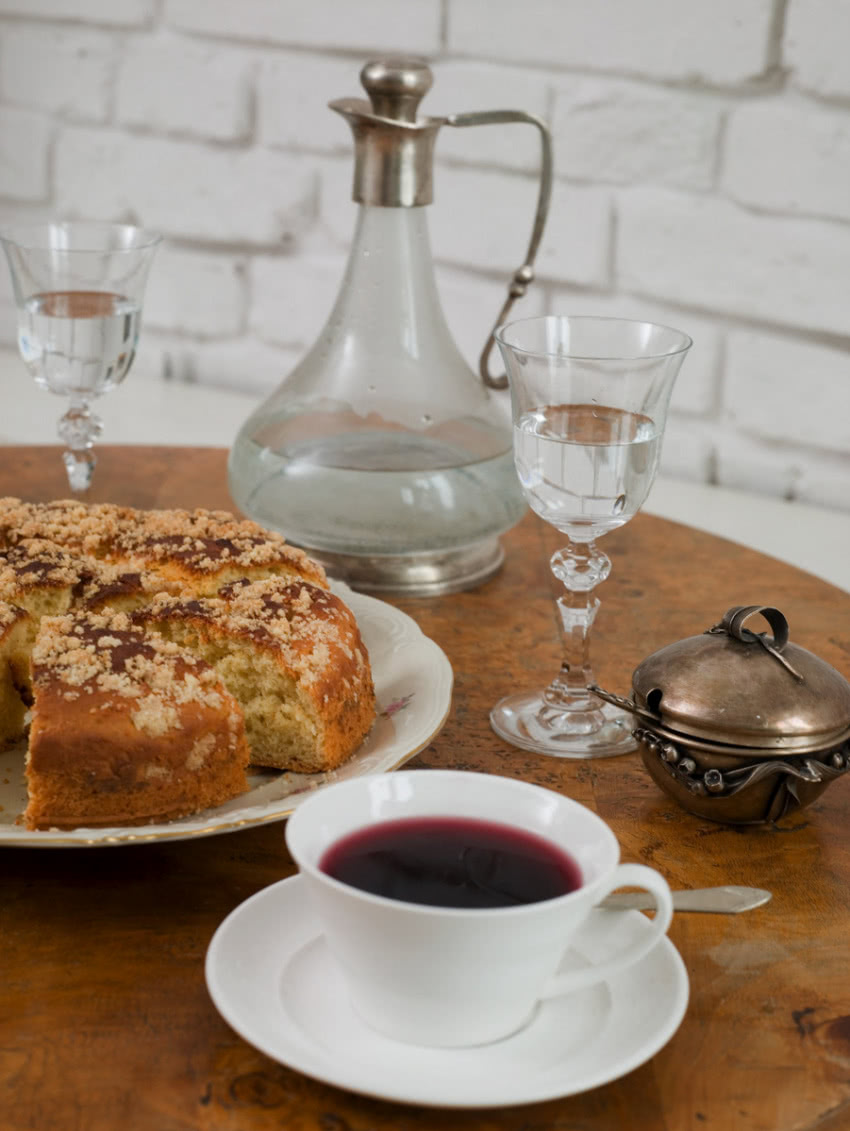 Babciny talerz na ciasto, bedący rodzinną...