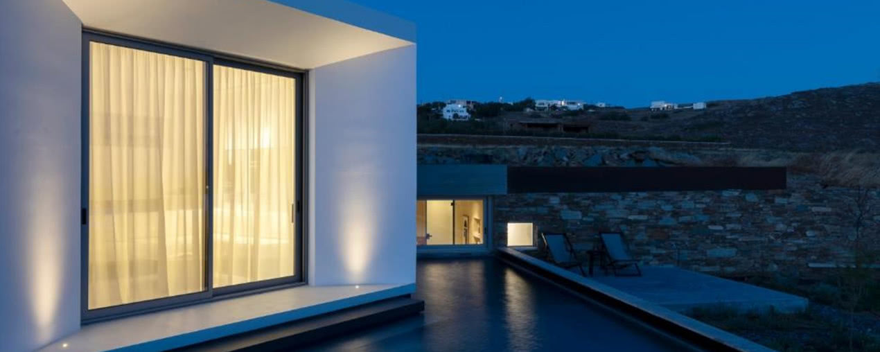 Ziemia, wiatr i woda w hotelu Pnoēs Tinos na Cykladach. Przyjedźcie tu, a zakochacie się od pierwszego wejrzenia!