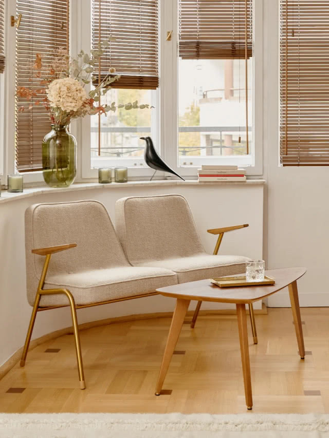 stolik przy fotelach