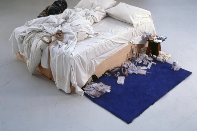 instalacja, łóżko