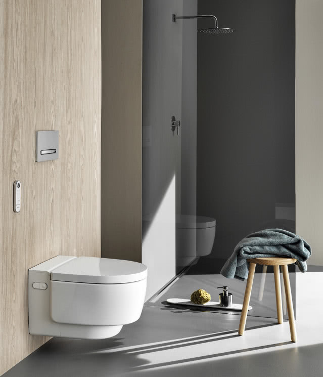 Toaleta myjąca Geberit AquaClean Mera dostępna jest w dwóch wersjach: classic oraz comfort. Opatentowana technologia natrysku WhirlSpray, którą stworzyła firma Geberit, jest oparta na działaniu dwóch dysz i dzięki pulsacyjnemu strumieniowi wody zapewnia ukierunkowane oraz wyjątkowo staranne mycie. www.geberit.pl 