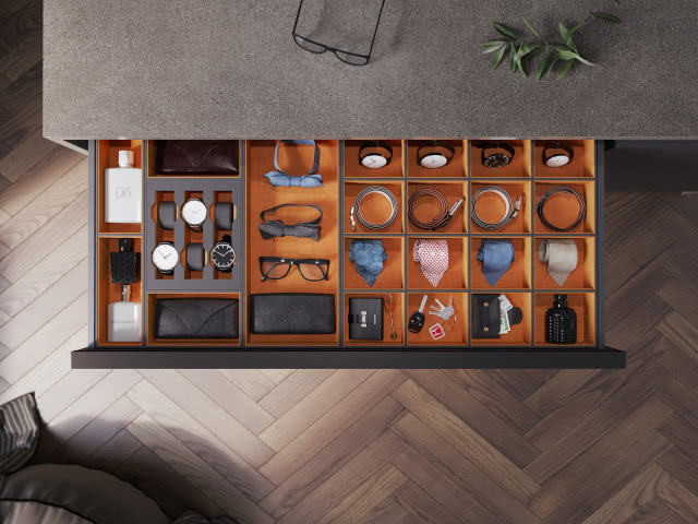 szuflada z przegródkami na krawaty, zegarki, paski, okulary, perfumy, kluczyki, portfele 