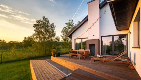 DIY - jak samodzielnie i niskim kosztem zbudować taras z desek?