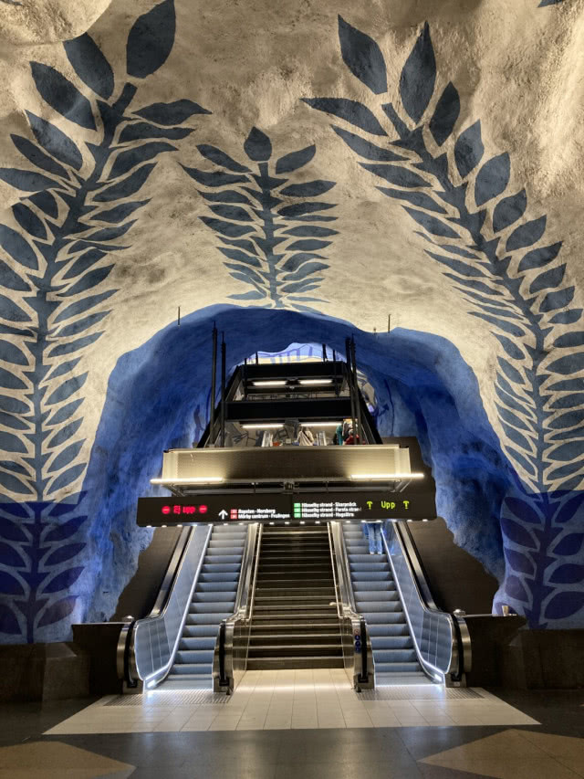 sklepienie w pomalowane liście raz schody ruchome