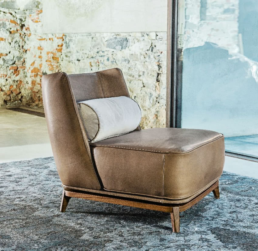 Occasional - fotel z drewnianą podstawą, obicie...