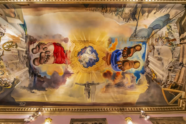 stopy widziane od dołu