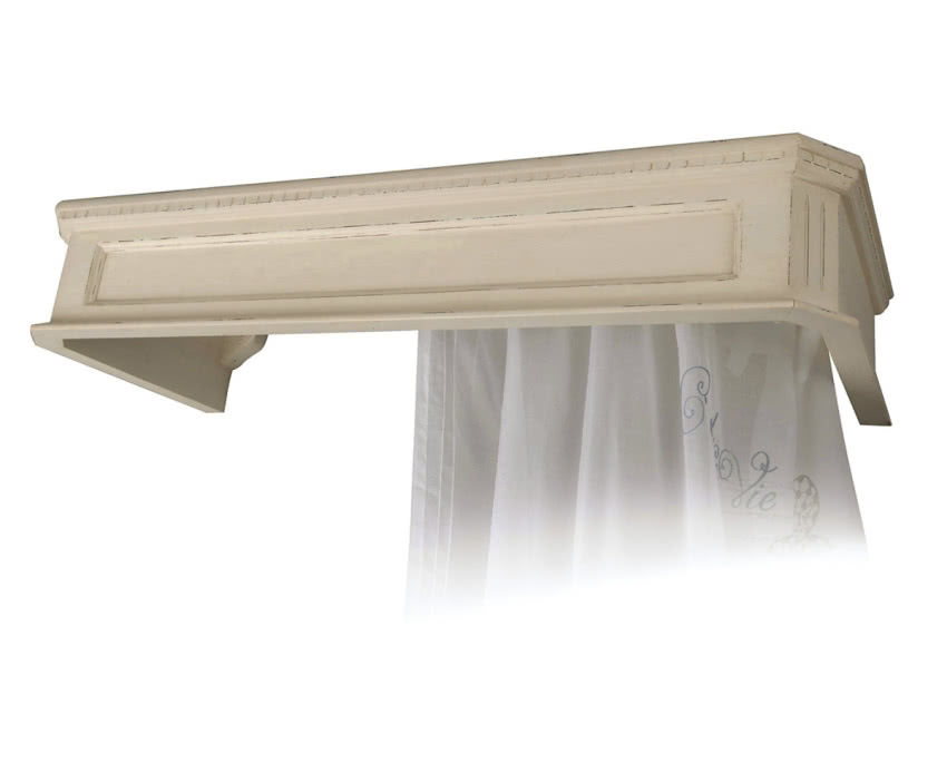 Stylizowana osłona karnisza (rodzaj lambrekinu)...