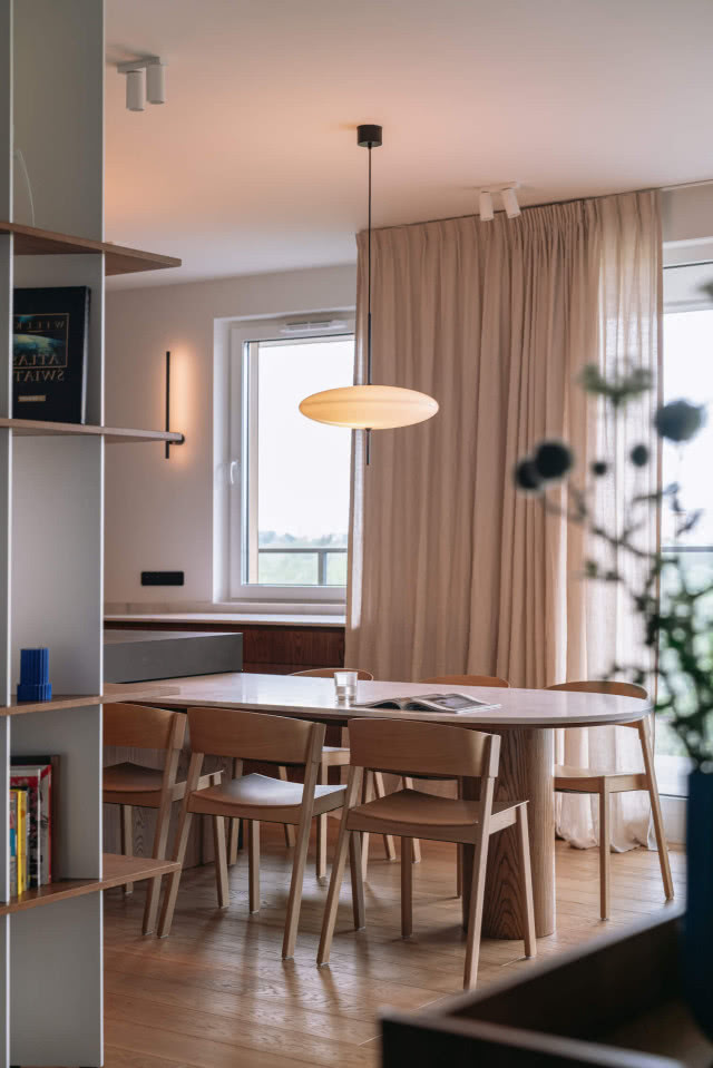 jadalnia z wysuwanym stołem