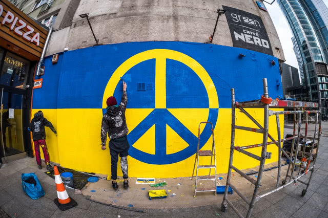 Murale w Warszawie wyrażające solidarność z Ukrainą