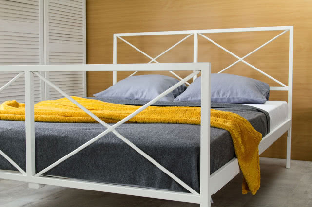 Nowość - łóżko metalowe industrialne "Indu", dwuosobowe z dwoma szczytami