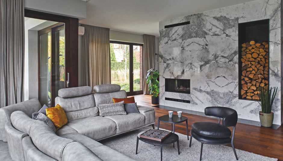 Kamień i czerń. Dom pełen wzorów