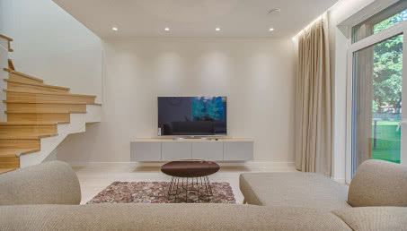 Jak wykorzystać naturalne światło w aranżacji wnętrz