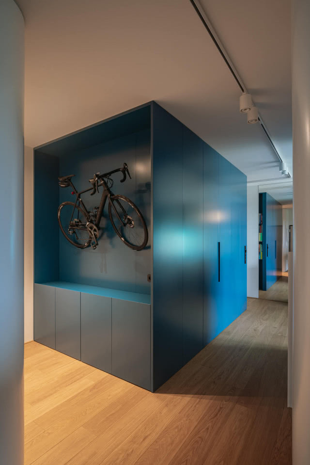 wieszak na rower w mieszkaniu