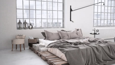 Jak zaaranżować sypialnię z łóżkiem bez zagłówka? Inspiracje, porady, aranżacje