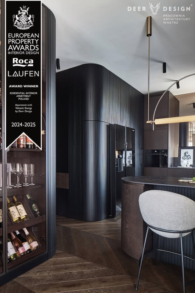 ciemne kolory we wnętrzu