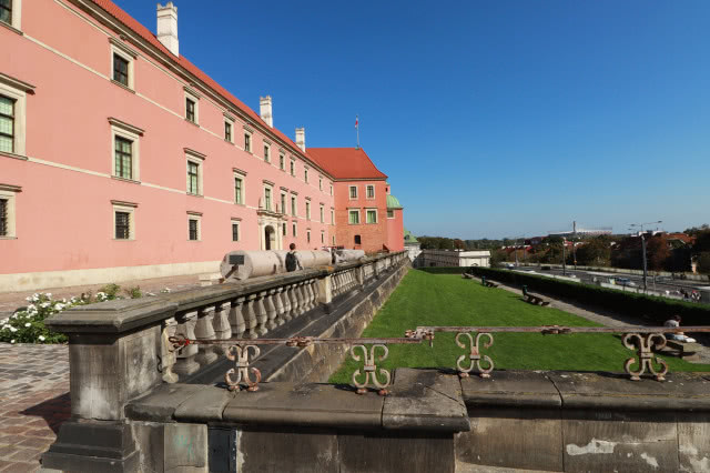 zamek z fragmentem ogrodu