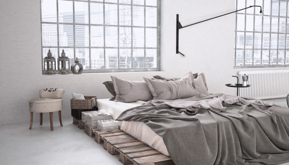 Jak zaaranżować sypialnię z łóżkiem bez zagłówka? Inspiracje, porady, aranżacje