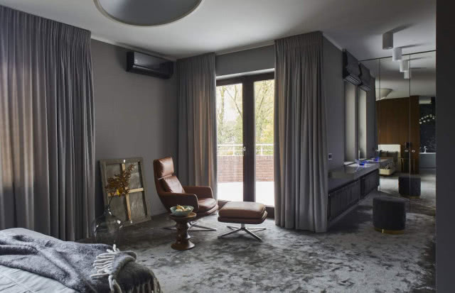 szare ściany w pokoju