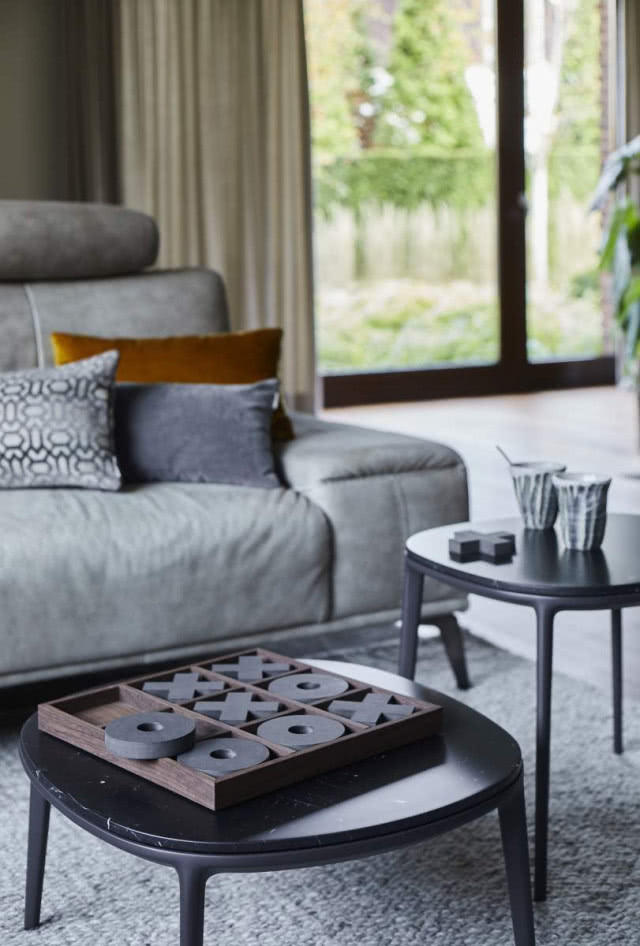 czarny stolik kawowy