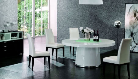 Wybieramy stół i krzesła do jadalni