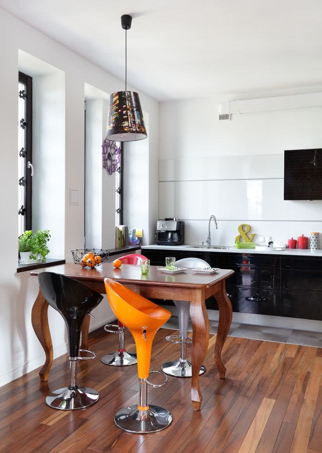 Minimalistyczna kuchenna zabudowa, stary...