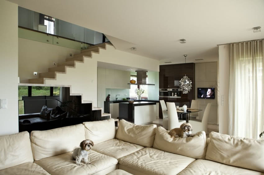 Salon w ecru i brązach.