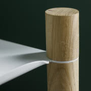 Półki i różnej wysokości drewniane drążki
w...