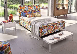 Proste, nowoczesne łóżko tapicerowane, SWARZĘDZ HOME