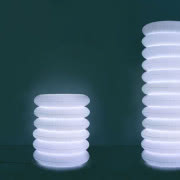 Wisząca lampa Critters składa się z...