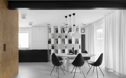 Minimalistyczne mieszkanie w Krakowie - dominuje w nim czerń i biel!