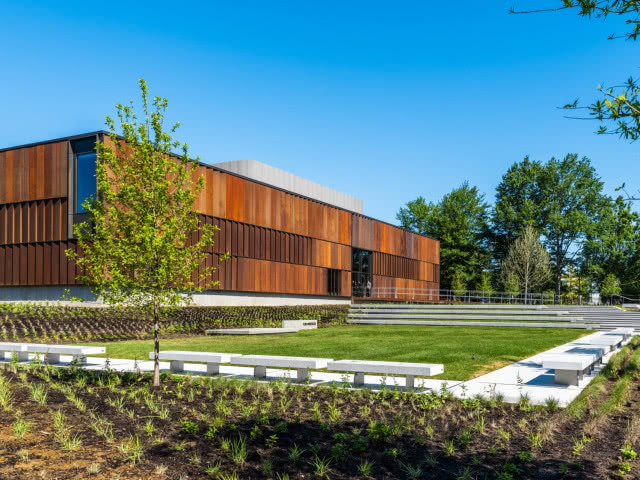 muzeum Bruce Springsteen Center z zewnątrz