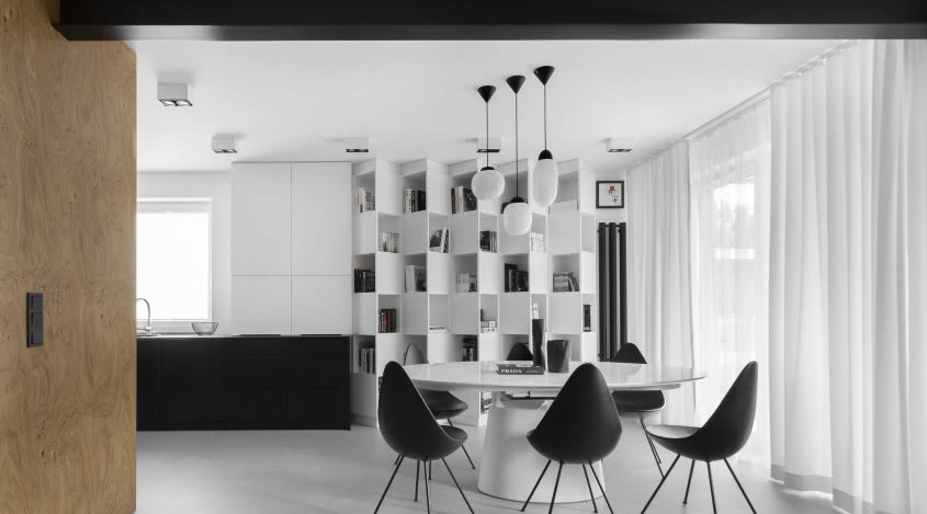 Minimalistyczne mieszkanie w Krakowie - dominuje w nim czerń i biel!
