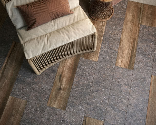 zbliżenie na taras, który łączy w sobie kamień i drewno